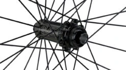 Tune Race 23 Endurance Boost Disc Center Lock 29" Laufradsatz 30 Tune Race 23 Endurance Boost Disc Center Lock 29" Laufradsatz -Abus Fahrrader Geschaft 377789